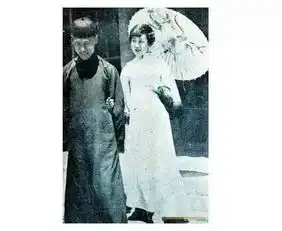 清末美女老照片备受男人摧残,原来这才是真正的三寸金莲