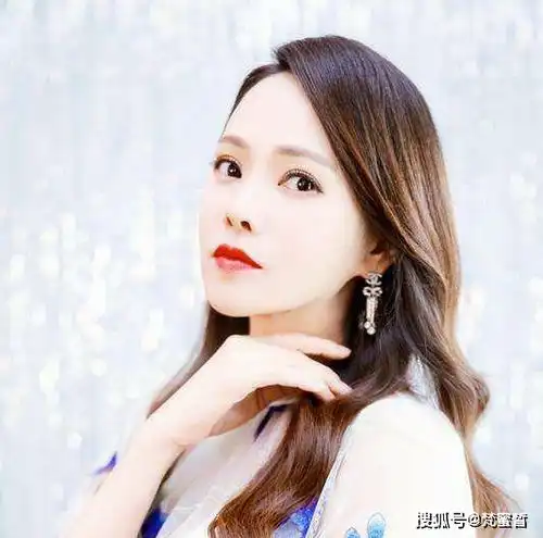 伊能静路边卖橘子一个18,52岁仍被宠爱似少女,支持儿子出柜