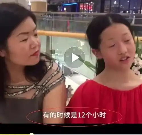 00后女孩商场练舞不畏惧路人眼光大家都在练,你不练,就被别人落下去了