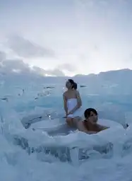 日本出现冰旅馆能在冰天雪地中享受沐浴