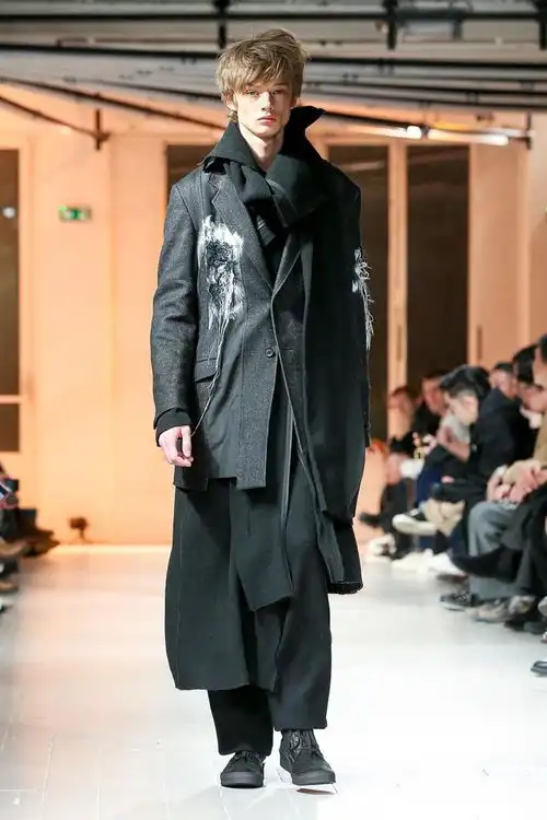 巴黎时装周yohjiyamamoto2020秋冬系列大秀登场