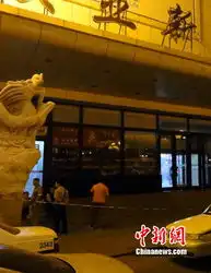 长春一金店遭两名男子持枪抢劫女店员中枪受伤
