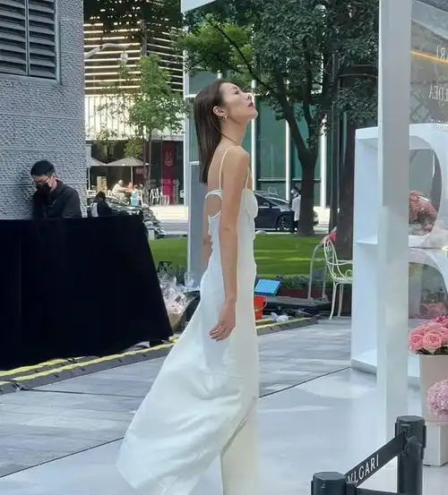 女星同场活动比美刘雯瘦出排骨胸,白鹿状态好,张嘉倪艳压全场