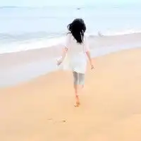 谁知道跟这张蓝色海边情侣头像的另外一张啊