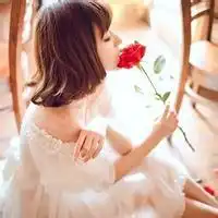美女黑色短发背影真实图片大全微信头像图片大全