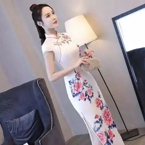 旗袍妖娆花枝俏,哪个敢与牡丹争