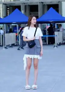 街拍气质动人仙气飘飘的美女,没有殷实的家底是驾驭不住她的