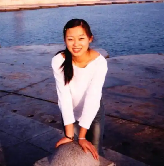 女大学生朱力亚,被黑人男友感染艾滋病后我不后悔,也依然爱他