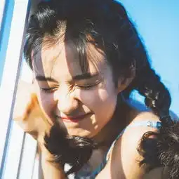 这张图片上的女生是谁