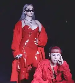 权志龙也无法直视的女人,她才是真正的女王,让权志龙害羞