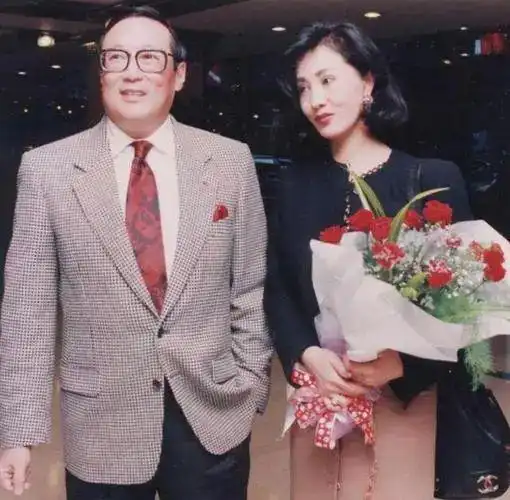 隐忍43年不离婚,熬死丈夫后继承70亿财产,被称史上最强原配