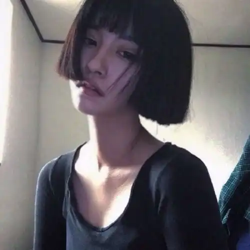 学生党上班族都爱的短直发超显嫩