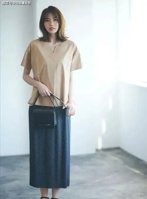 30女性的精致裙装搭配,优雅温柔又显气质,简单时尚又显身材