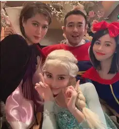 黄晓明baby合体现身,毫无灵魂的同台只为证明没有离婚