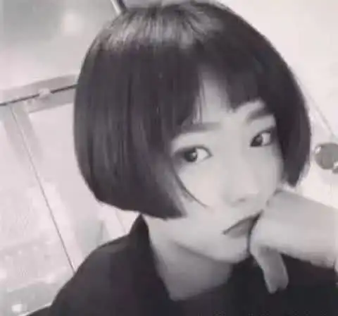 戳人心窝的句子我淋过的最大的雨,是那一天你在烈日下的不回头