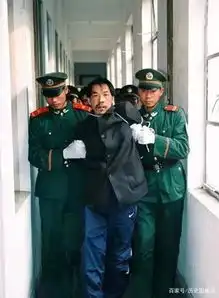 身负7条人命的女魔头在厦门落网曾是坐台女,伙同男友杀人斩首,还持枪绑架了