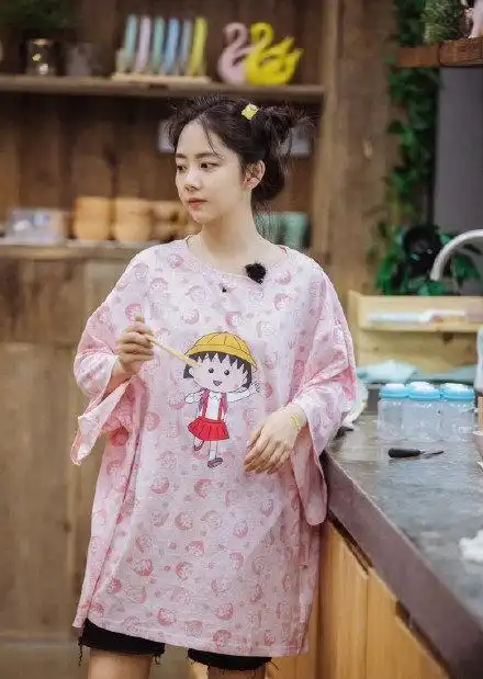三十岁女生穿什么减龄谭松韵的穿搭秘诀,记住这3点就够了