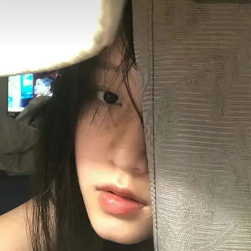 ins女头垃圾就该呆在垃圾桶里