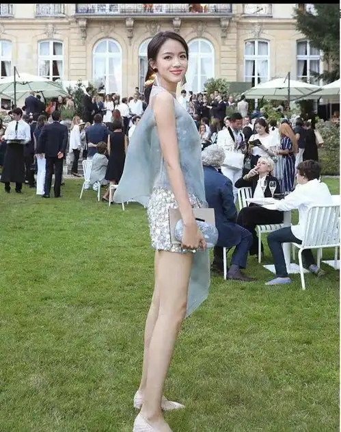 世界第一美女真人长啥样当镜头拉近后,这颜值还有啥好说的