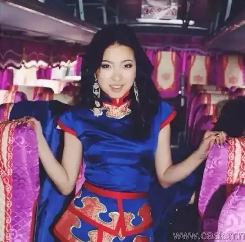 当蒙古女孩遇上蒙古袍,最美民族范儿