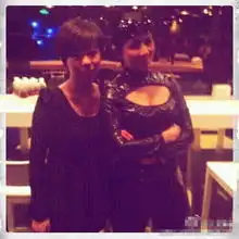 刘嘉玲扮性感猫女频敬酒玩自拍炒热气氛