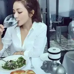 她,42岁没结婚把自己活成18岁少女