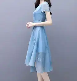 优雅妖娆的连衣裙美女,穿着十分时尚,还不赶紧学起来啊