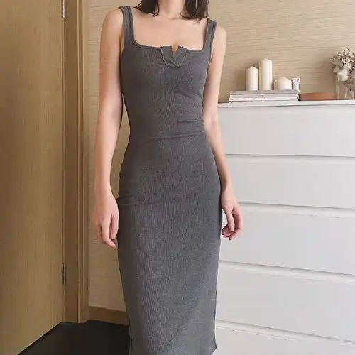 穿吊带等于衣衫不整女子穿吊带裙进地铁被拒,借衬衫才得以进入