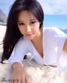中国乳神樊玲胸夹手机走红里约海滩秀性感身材