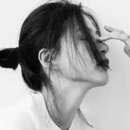 很火的霸气句子唯我独尊是天生本性,你看不惯就离远点