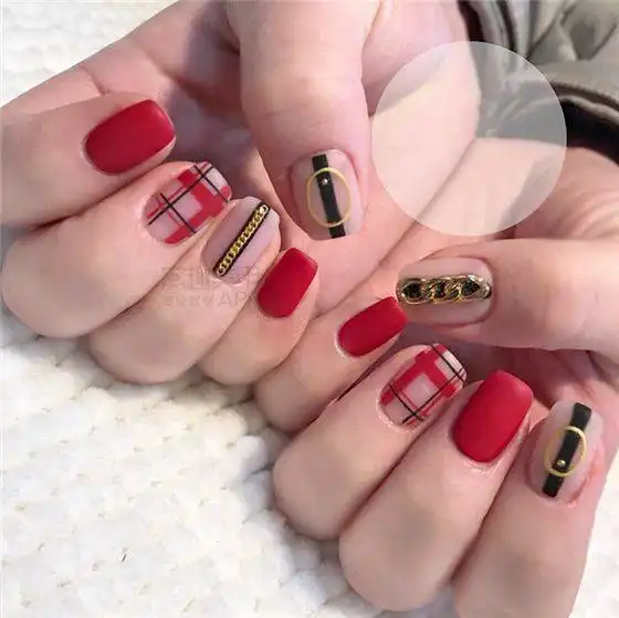 one荐美甲这个冬天,金属感美甲最抢眼