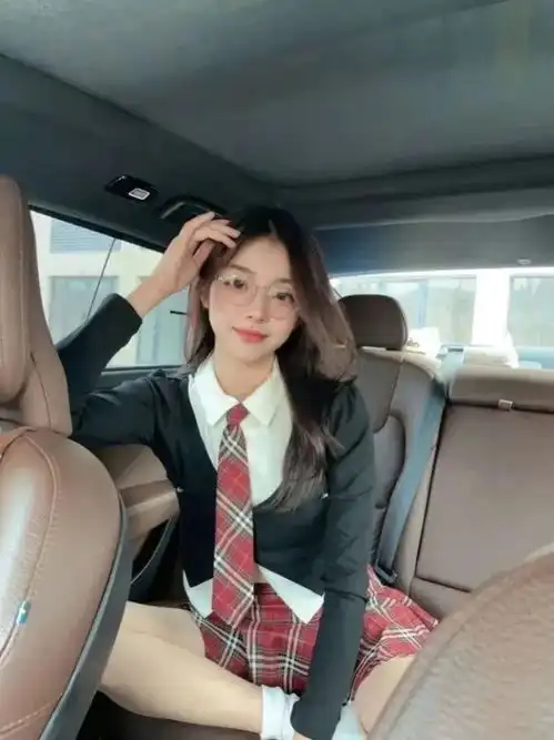 周一内涵囧图云飞系列美女这身材不科学让我康康