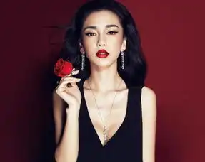终于知道为什么angelababy抽烟喝酒纹身,黄晓明还是依然会爱她了