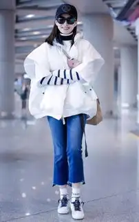 小仙女都怎么选羽绒服白色最显气质,青春又靓丽