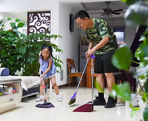小s穷养女,伊能静富养女,两种方式哪个对孩子更好