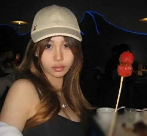 钟丽缇14岁女儿转大人穿低胸背心超美视角被拍,网友惊呼太美了