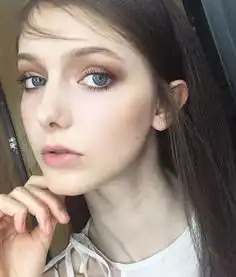 像精灵的女生是什么样