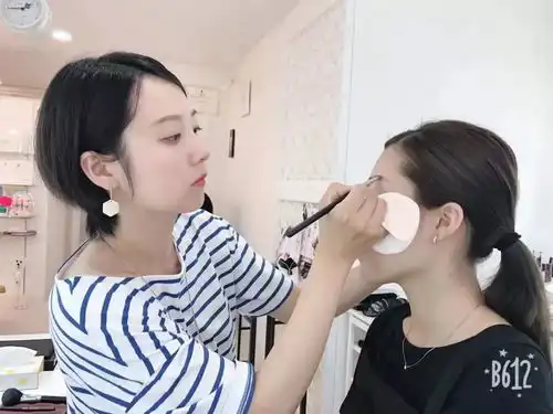 堪比整容30岁变18岁少女颜,她们说,普通人也能一键变美