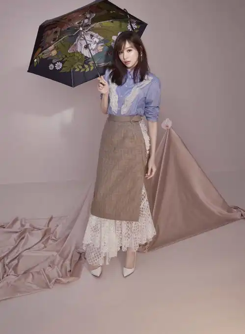 王心凌美回少女脸一身衬衫配开叉裙太减龄,哪像38岁