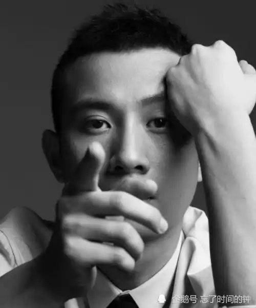 与女子手牵手怎么了,难道文章不配有新恋情吗