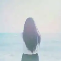 2015最新情侣头像一对两张,男生穿黑衣服,女生穿白衣服的