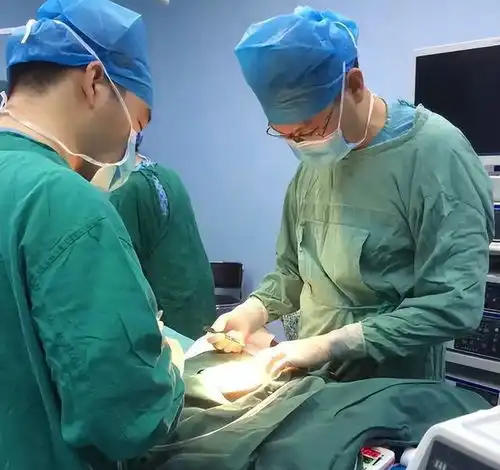 裤子脱了腿张开医院里让人脸红的检查,个个都让人极其尴尬