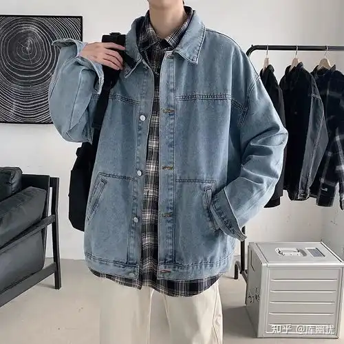 蓝色牛仔外套搭配什么颜色的卫衣衬衫和裤子男生,175110