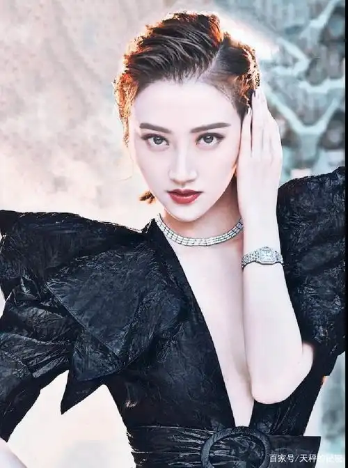 大美女景甜,肤白貌美,气质爆棚