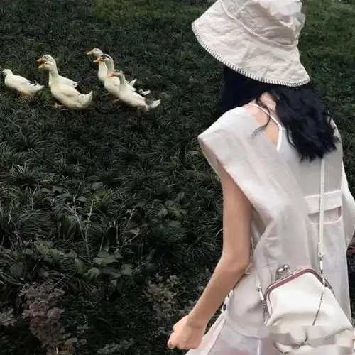 头像以为自己是祖国的花朵结果是社会的韭菜