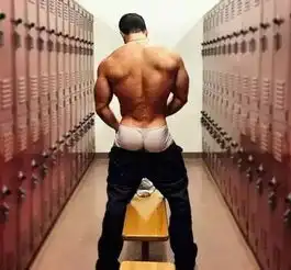 健身男生屁股要是翘起来,比六块腹肌还拉风