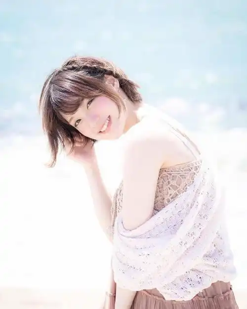 短发女孩海边清凉照片集,阳光,沙滩,美女