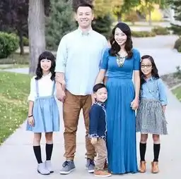 这个女人时尚漂亮,却只给孩子穿旧衣服,背后真相