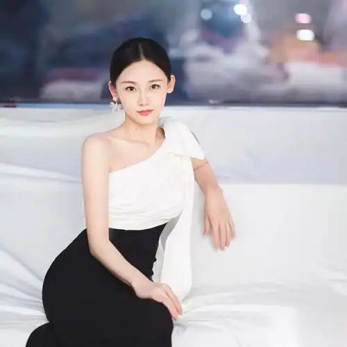 河南美女苗苗,清新脱俗,甜美可人,笑起来太好看了