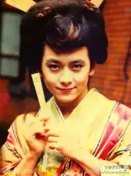 爸爸纯爷们妩媚女装照pk林志颖清纯动人